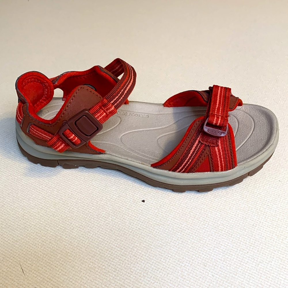 Keen Women’s Red Sandals NWOT - Picture 2 of 10